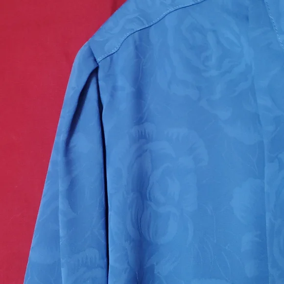 Blue Blouse with Roses - Picture 5 of 10